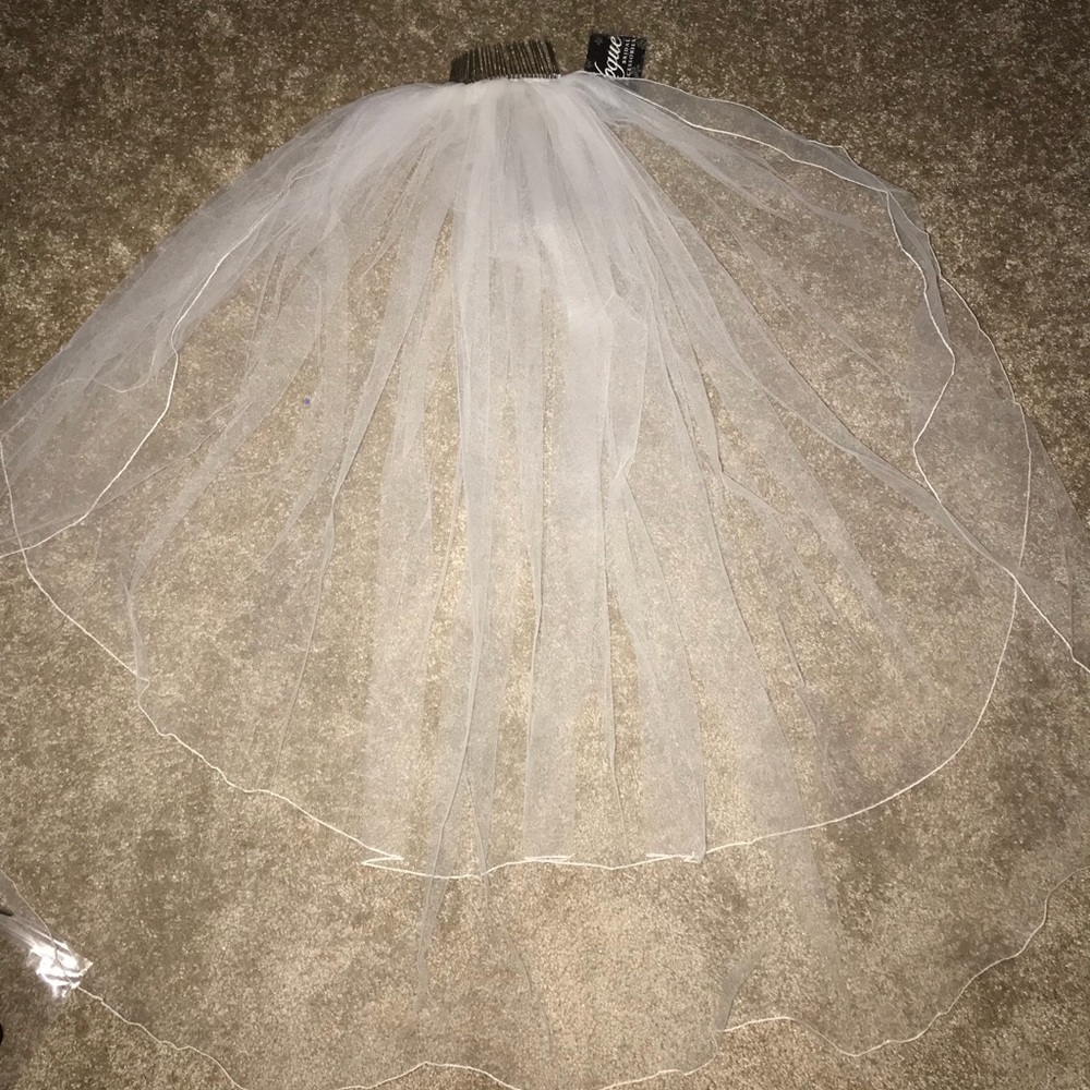 En Vogue 2 Tiered bridal veil